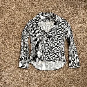Black and white patterned long sleeve w/ collar